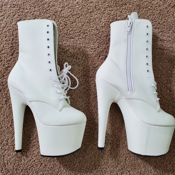 Pleaser - Glow in the Dark Platform Boots - Picture 2 of 8